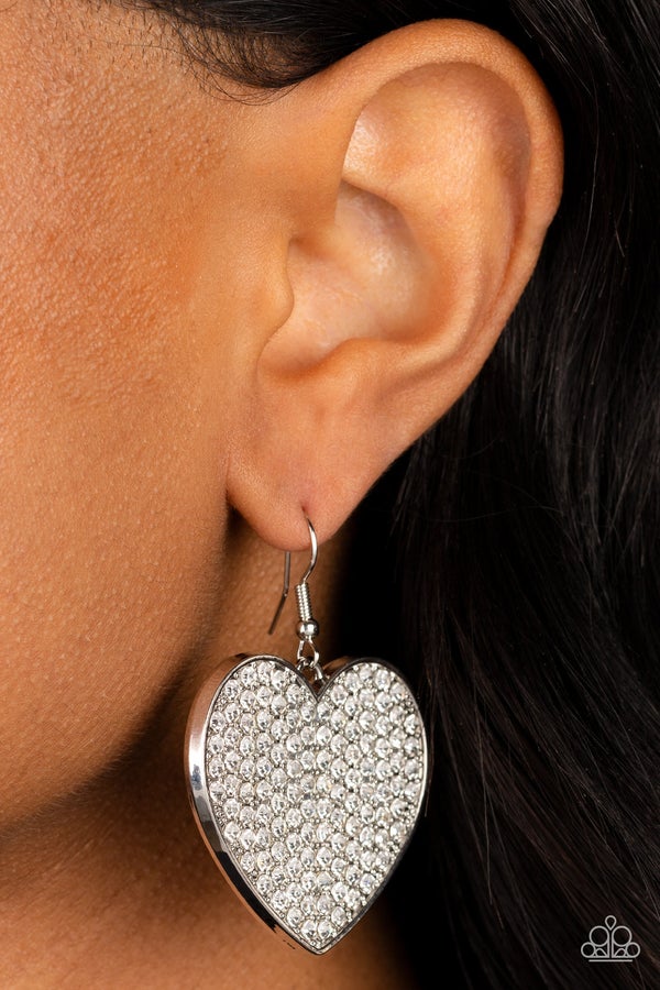 Paparazzi Romantic Reign - White Earring