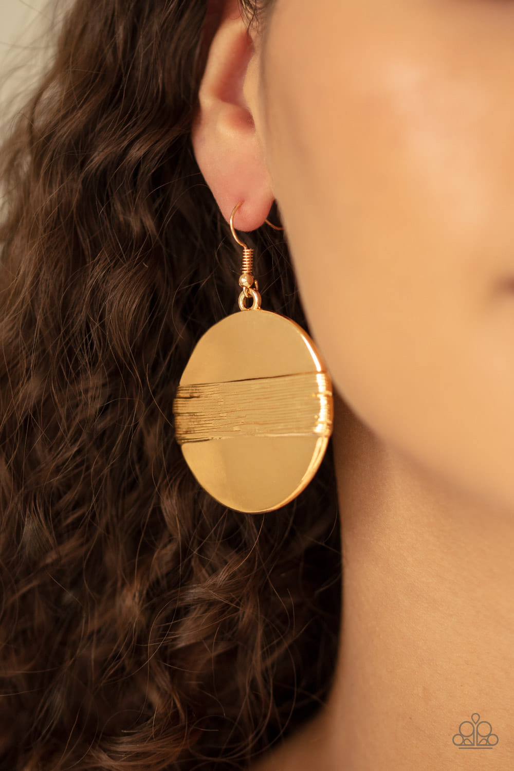 Paparazzi Ultra Uptown Gold Earring